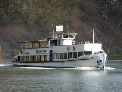 1 hour boat cruise with fragrant coffee and homemade strudel - The included coffee and strudel: a smart way to pace your day