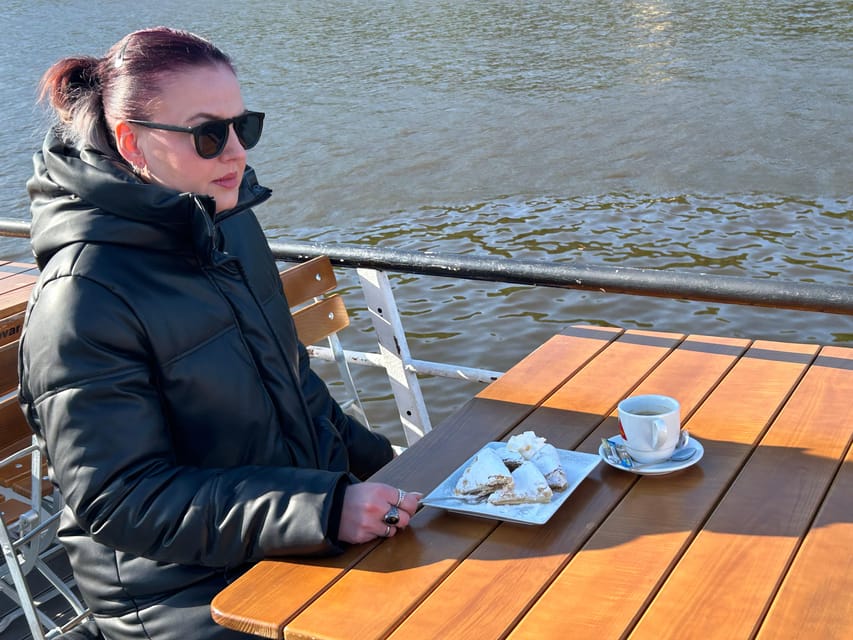 1 hour boat cruise with fragrant coffee and homemade strudel - Price and value: what $20 covers (and what to budget for)