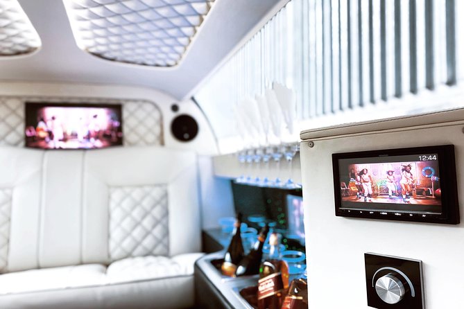 1 hour ride in vintage limousine - Pickup and settling in: what to expect when you arrive