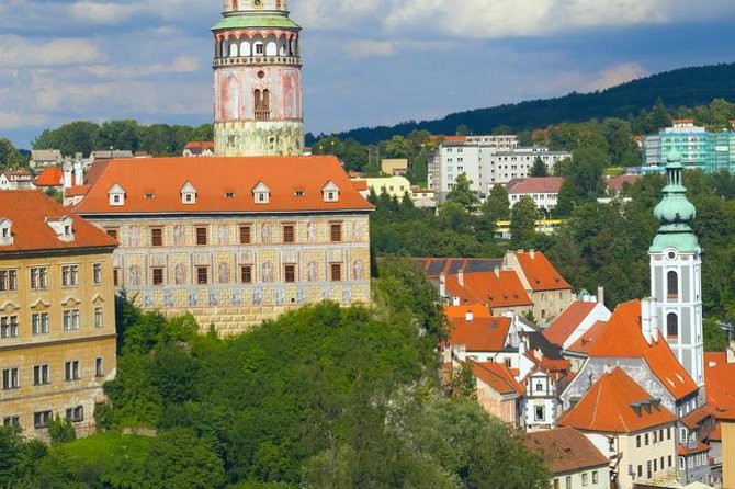 2-Day Hluboka and Cesky Krumlov Tour from Prague - Meeting point and group size: the logistics that affect your comfort