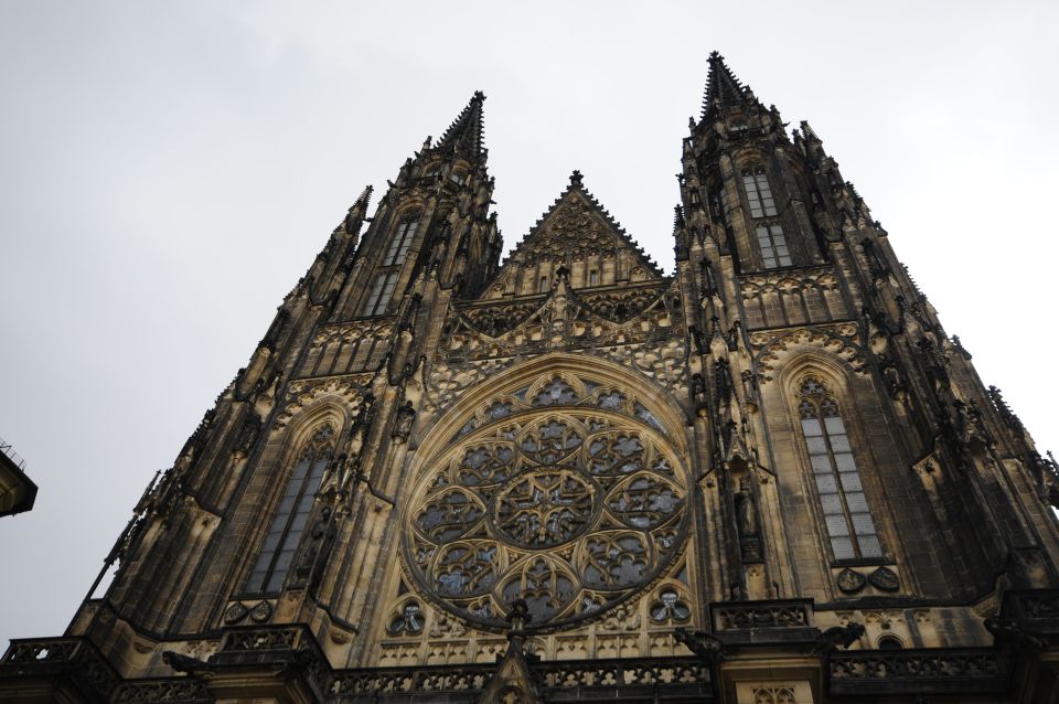 3-Hour Prague Castle & Interiors Tour - St. George’s Basilica: contrast and craft in a shorter stop