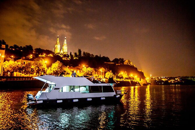 3-hours Prague Private Boat Cruise Beer or Prosecco Unlimited - Price and logistics: why this can be good value (or not)