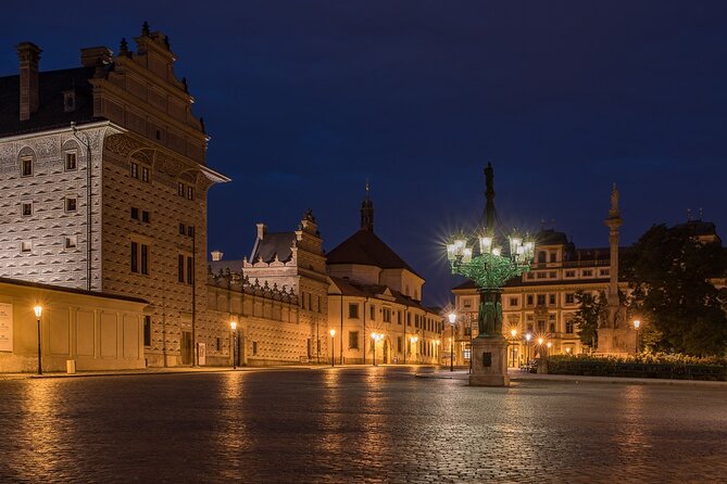 Best views of Prague by night - Hanavský Pavilion: Bridges in the Frame