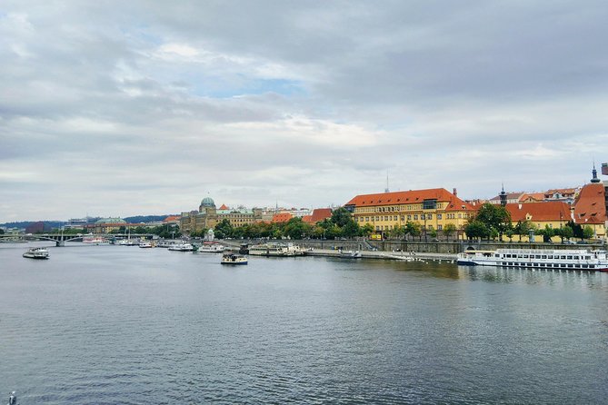 Big scooter tour of Prague, for two (audio guide) - The big caution: deposits and app-based check-in