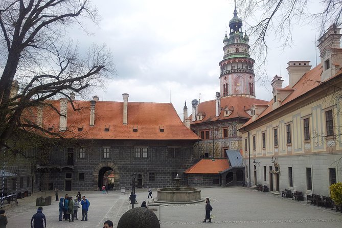 Cesky Krumlov One Day Trip from Prague by bus - Castle Time: What You Get in Summer vs What Happens in Winter