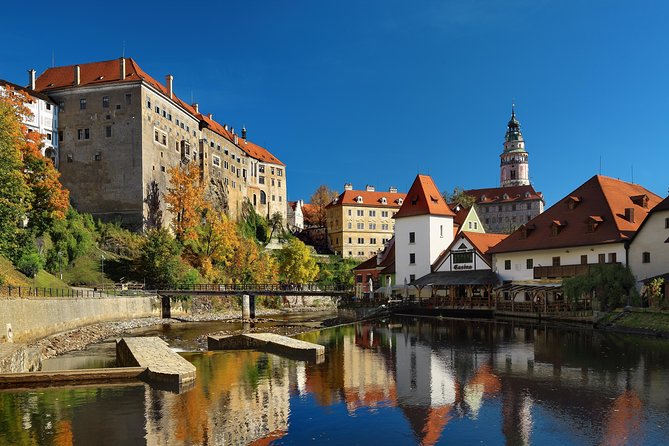 Cesky Krumlov One Day Trip from Prague by bus - Guides, Group Size, and Hearing the Story Without Straining