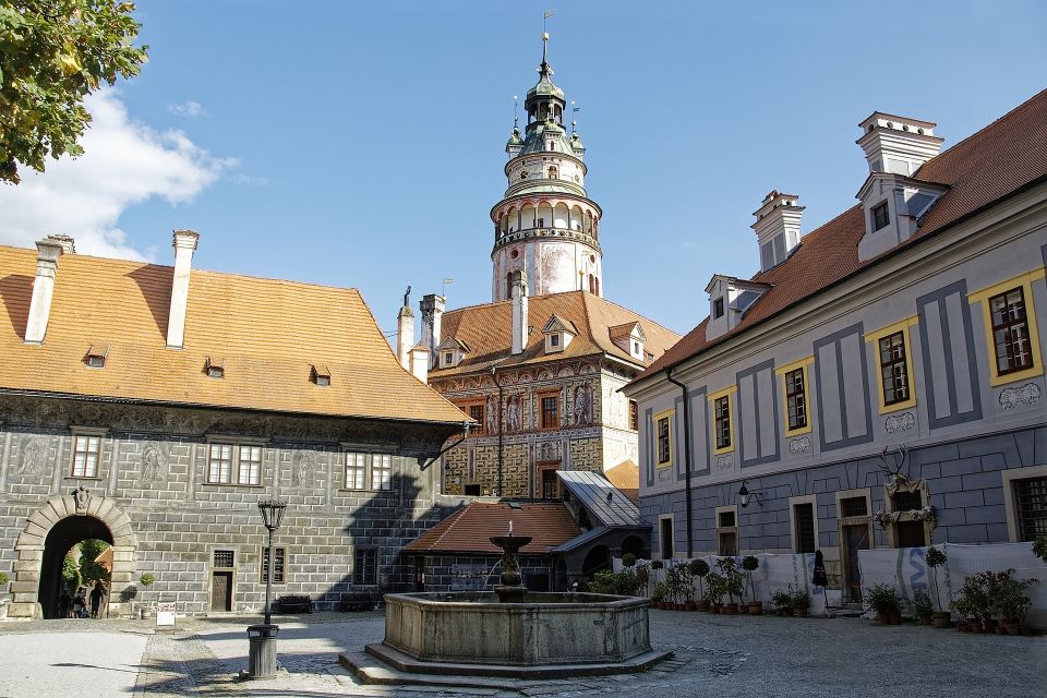 Cesky Krumlov Private Day Trip from Prague - The Prague-to-Cesky Krumlov drive: comfort and what your guide can do with the route