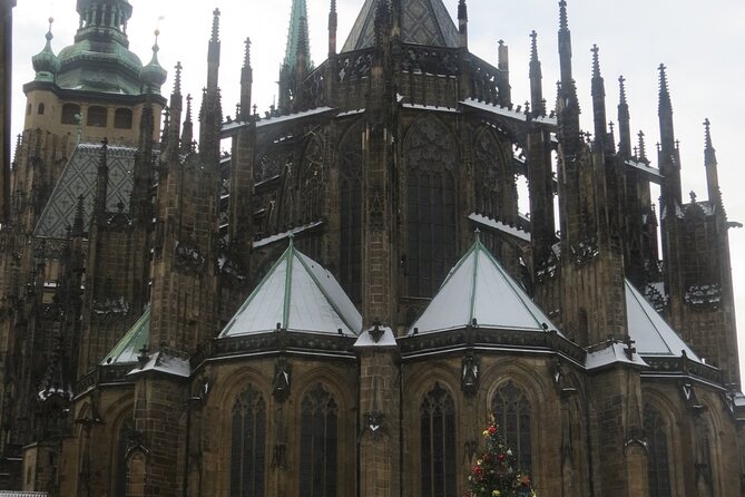 Charles Bridge and Prague Castle Walking Tour - Getting the most out of the meeting point and 2.5–3 hour flow