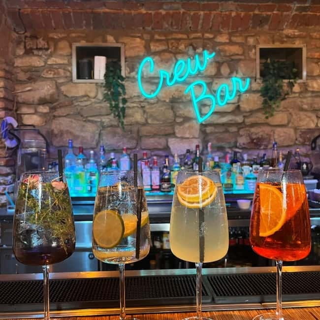Crew Bar Prague: Open bar, ping pong or shuffleboard game - Practical tips that make the hour smoother