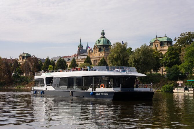 Evening Eco Cruise With a Glass of Prosecco in Bohemia - The One-Loop Itinerary Along the Vltava: Fast Highlights, Big Night Energy