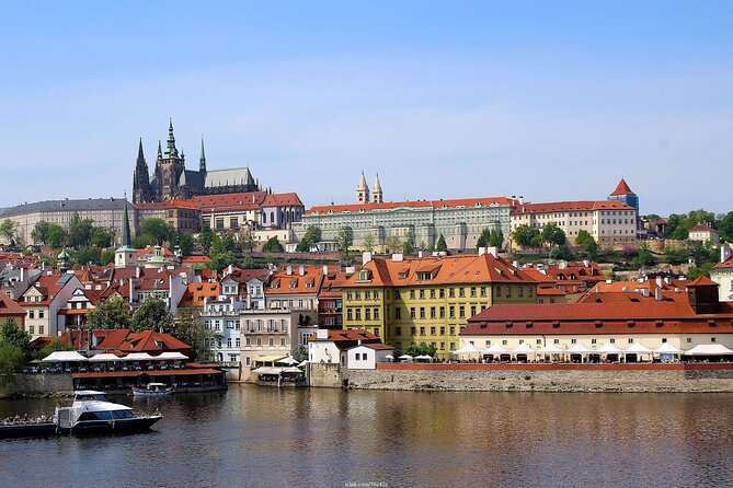 Explore the Historic Prague Castle: Private Half-Day Walking Tour - Stop 3: Old Royal Palace and the Mixed-Style Challenge