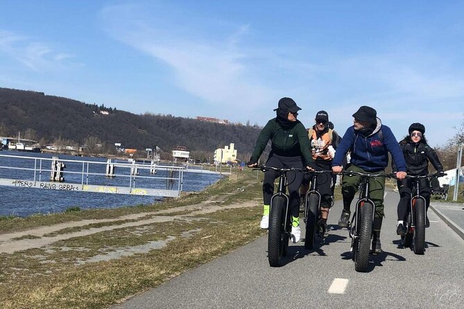 FAT TIRE E-BIKE GREAT TOUR - river, parks & panoramic views tour - Stop-by-Stop: Old Town Hall and the Astronomical Clock Moment