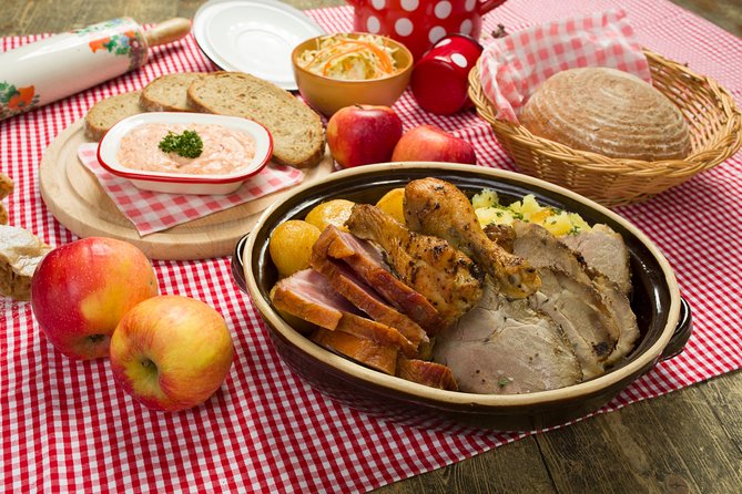 Folklore Dinner with Unlimited Drinks 4course Menu - Seating, Sound, and the One Drawback to Watch