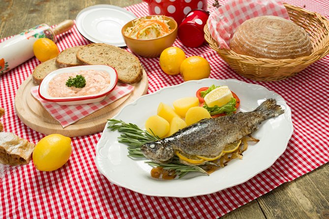 Folklore Dinner with Unlimited Drinks 4course Menu - Who This Fits Best: Families, Couples, and Solo Nights