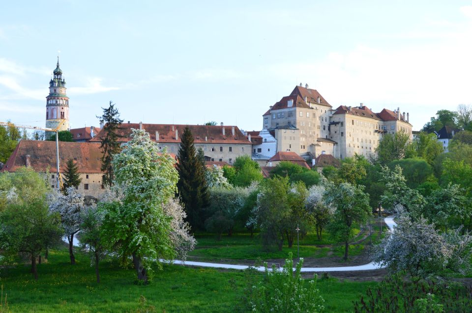 From Prague: Full-Day Trip to Česky Krumlov - Guided Town Walk in Český Krumlov: UNESCO Streets and the 300-House Core
