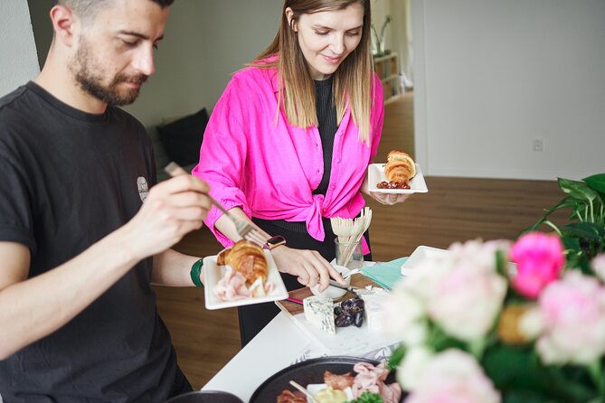 Gourmet Brunch with Chef: Unlimited Drinks & Stunning River Views - Dessert: Seasonal Fruit and Greens From the Farmer’s Market