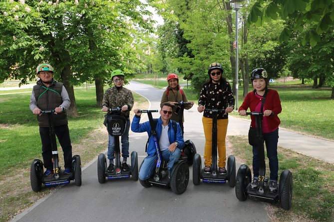 Grandiose half-day guided tour of Prague on Segway and eScooter - Meeting point in Malá Strana: where you get set up