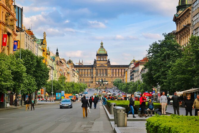 Highlights of Prague with a Funny and Local Guide - Why This Funny Local Prague Highlights Walk Works
