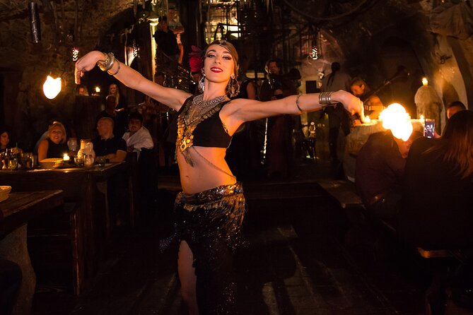Historical Fantasy Show - Eating with your hands: fun tradition or friction?