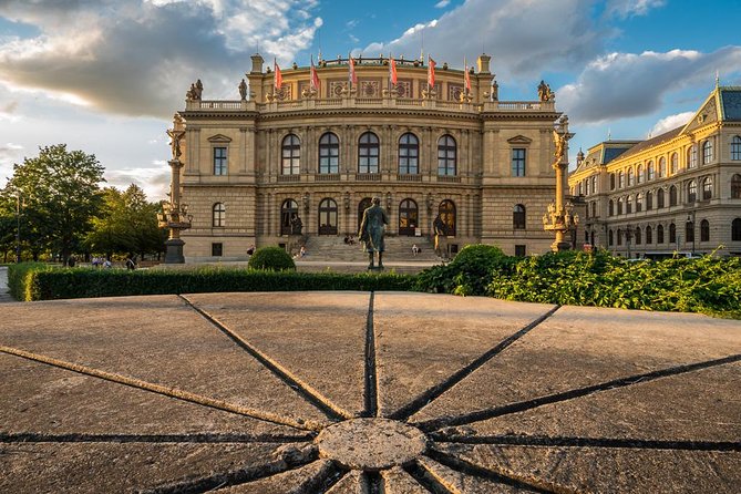 Johnny's Prague Photography Tour - Stop 1: Staroměstské náměstí, Týn Church, and the Astronomical Clock