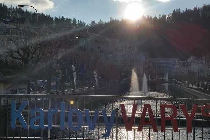 Karlovy Vary day trip from Prague with lunch - Lunch at a Local Restaurant: Convenient, But Plan for Crowds