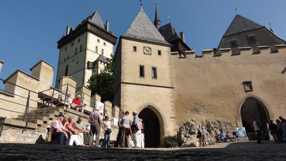 Karlstejn Castle & Crystal Manufactory - Private Tour - The hilltop approach: Karlstejn views and the 1 km climb choice