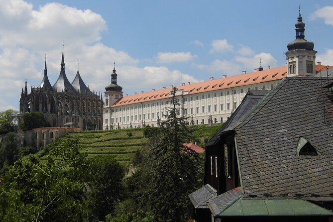 Kutna Hora and Bone Chapel Private Day Trip from Prague - The day’s pacing: how to enjoy 10 stops without feeling chased