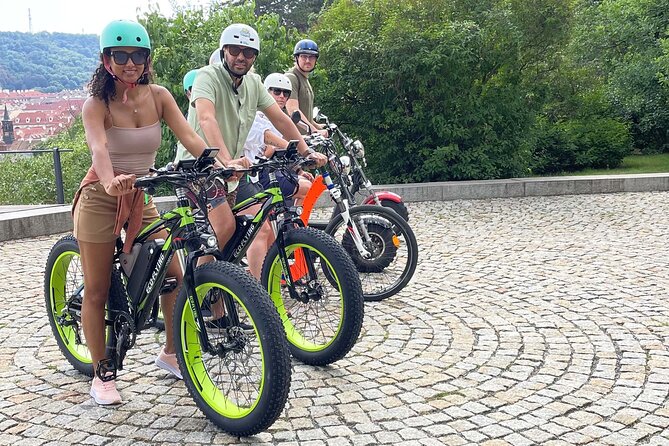 Live-Guided e-Scooter Tour of the Old Town of Prague, 60 min - What You Actually Get: Helmet Rules, Photo Service, and the Extras