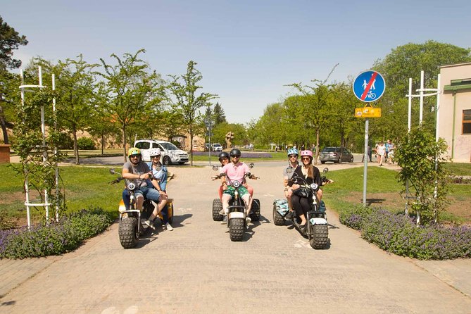 Live-Guided ️Trike-Harley️ Viewpoints tour of Prague - The riding setup: who can drive and how fast it really goes