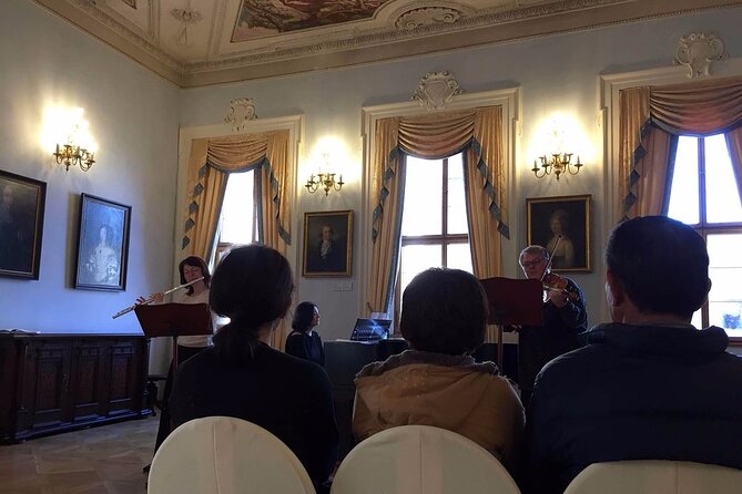 Lobkowicz Palace Concert in Prague Ticket - Small-Group Feel vs. Room Behavior: What to Watch For