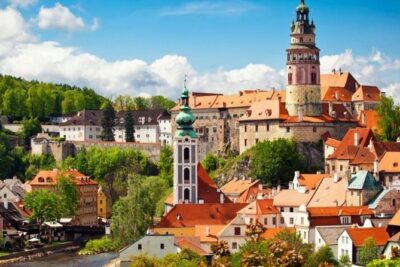 Luxury Private Day trip from Prague to Cesky Krumlov via Hluboka Castle - The Drive: What a Private Mercedes Changes