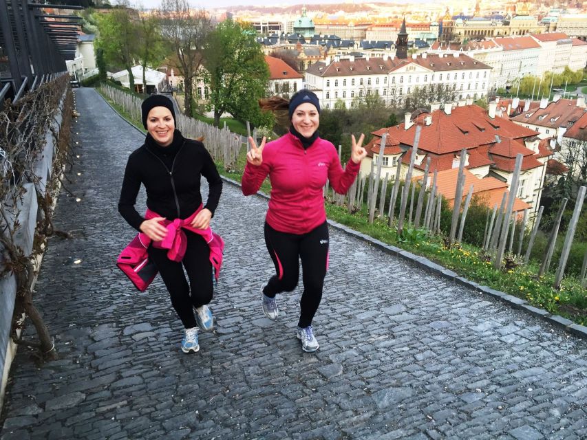 Prague 1.5-Hour Compact City Center Running Tour - How the guide keeps you comfortable while still seeing a lot