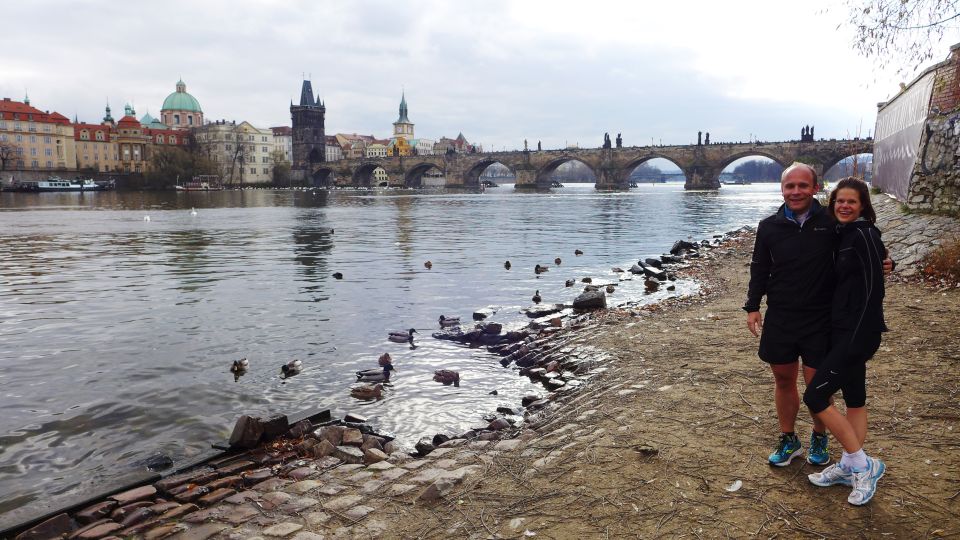 Prague 1-Hour Sight Running Tour - St. Vitus Cathedral and courtyard peeks on the run
