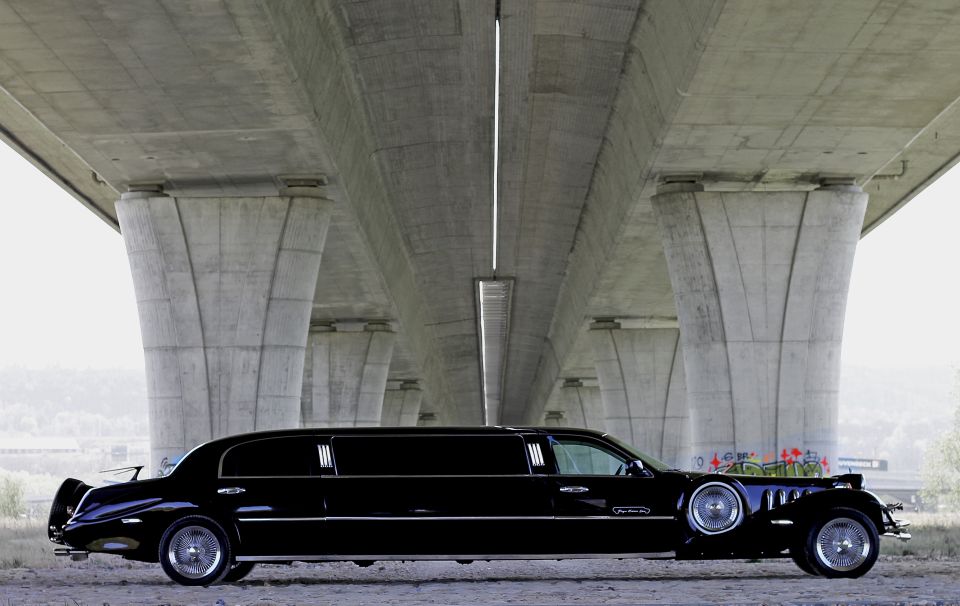 Prague: 1-Hour Vintage Limousine Rental - Small rules that affect comfort: bags, timing, and getting ready