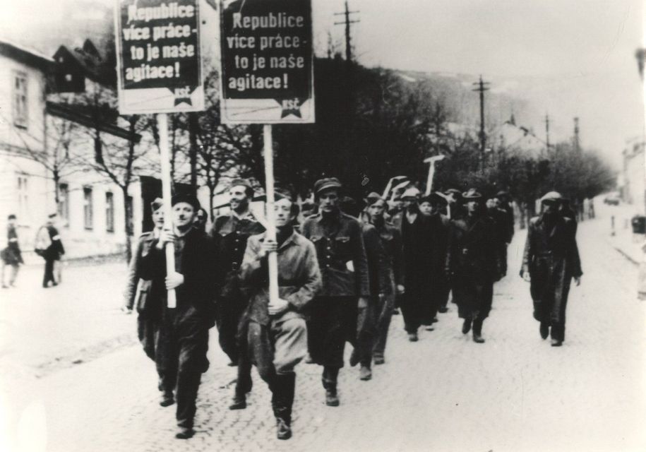 Prague: 2-Hour Back to Communism Walking Tour - Key Highlights Worth Planning For