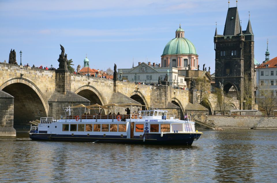 Prague: 2-Hour Lunch Cruise on the Vltava River - Setting sail on the Vltava: what the 2 hours really feel like