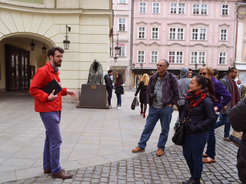 Prague: 2-Hour Old Town and Jewish Ghetto Walking Tour - Old Town Square, Josefov, and Kafka in a 2-hour loop