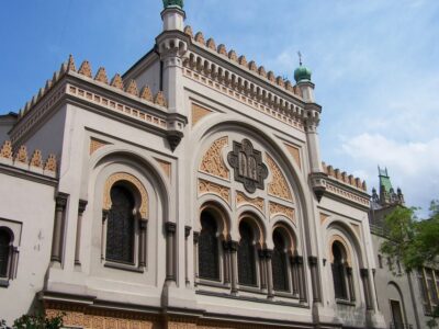 Prague: 2-Hour Old Town and Jewish Ghetto Walking Tour - Starting at Týn Cathedral: find door 7 and get moving