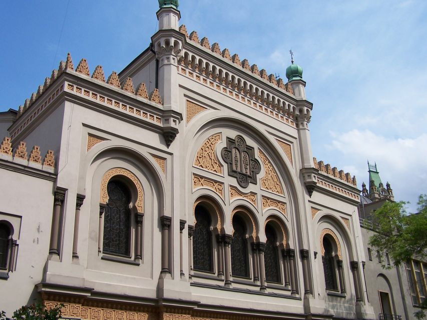 Prague: 2-Hour Old Town and Jewish Ghetto Walking Tour - Starting at Týn Cathedral: find door 7 and get moving