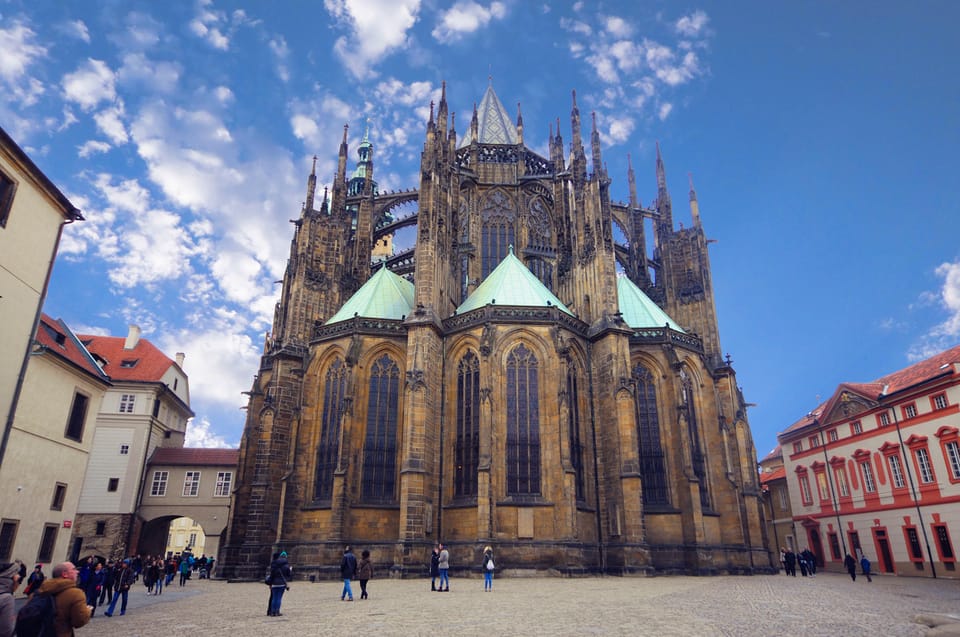 Prague: 2 hours city tour + 1 hour boat cruise - Josefov (Old Jewish Quarter): A Key Chapter Inside the Old Town Loop