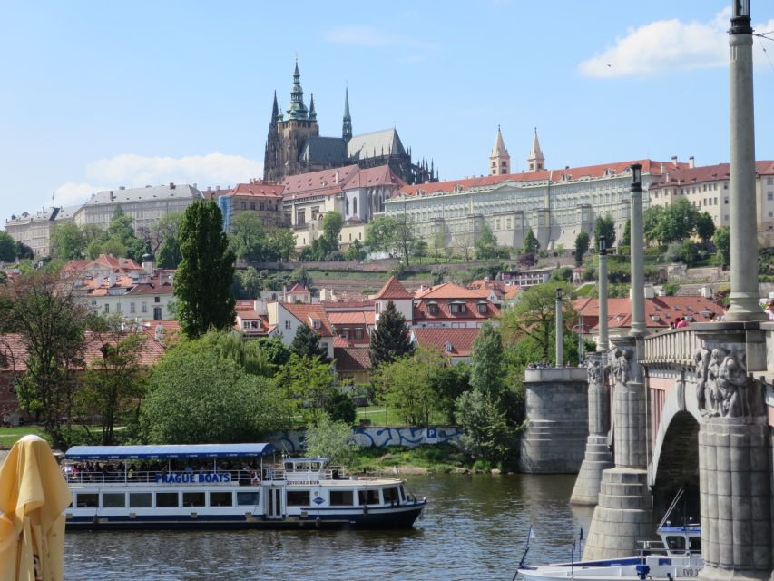 Prague: 3-hour Evening River Cruise with Dinner - Practical Tips That Make the Night Smoother