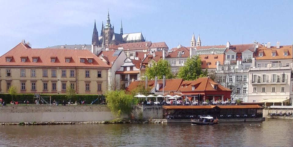Prague: 3-hour Evening River Cruise with Dinner - Boarding the Boat: What the Small Group Changes
