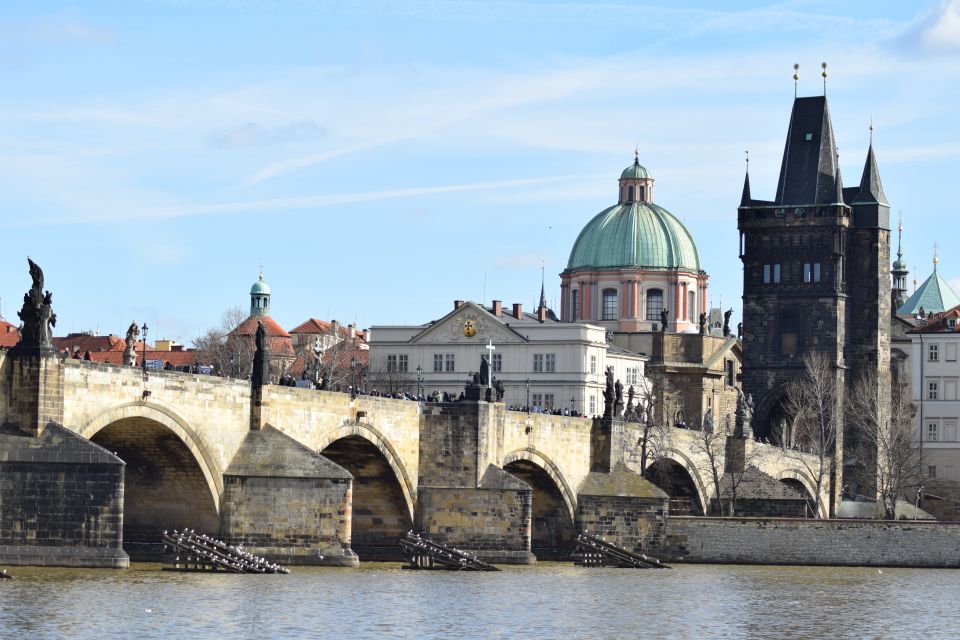 Prague: 3-hour Evening River Cruise with Dinner - Musical Entertainment: Fun, But Set Expectations