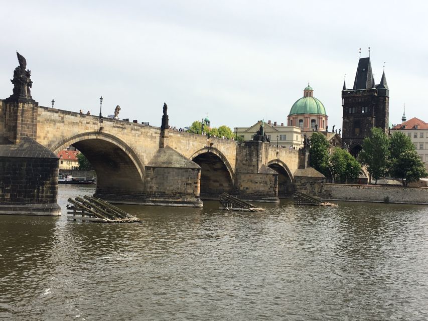 Prague: 3-hour Evening River Cruise with Dinner - Where You Meet by Republic Square (and How Not to Miss It)