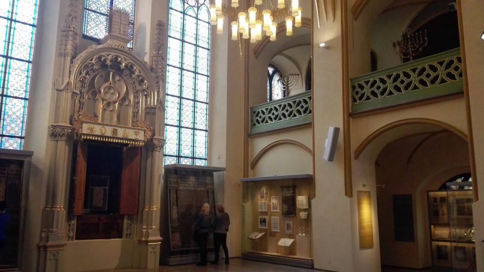 Prague: 3-Hour Private Jewish Quarter Tour - Old Jewish Cemetery: where the guide turns stones into meaning