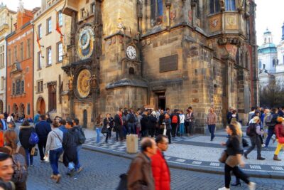 Prague: 6-Hour City Tour including Cruise and Lunch - Meeting point: start on the right side of Týn Cathedral
