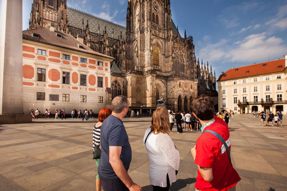 Prague: 6-Hour City Tour including Cruise and Lunch - Lunch in the middle of the day: local Czech food without hunting