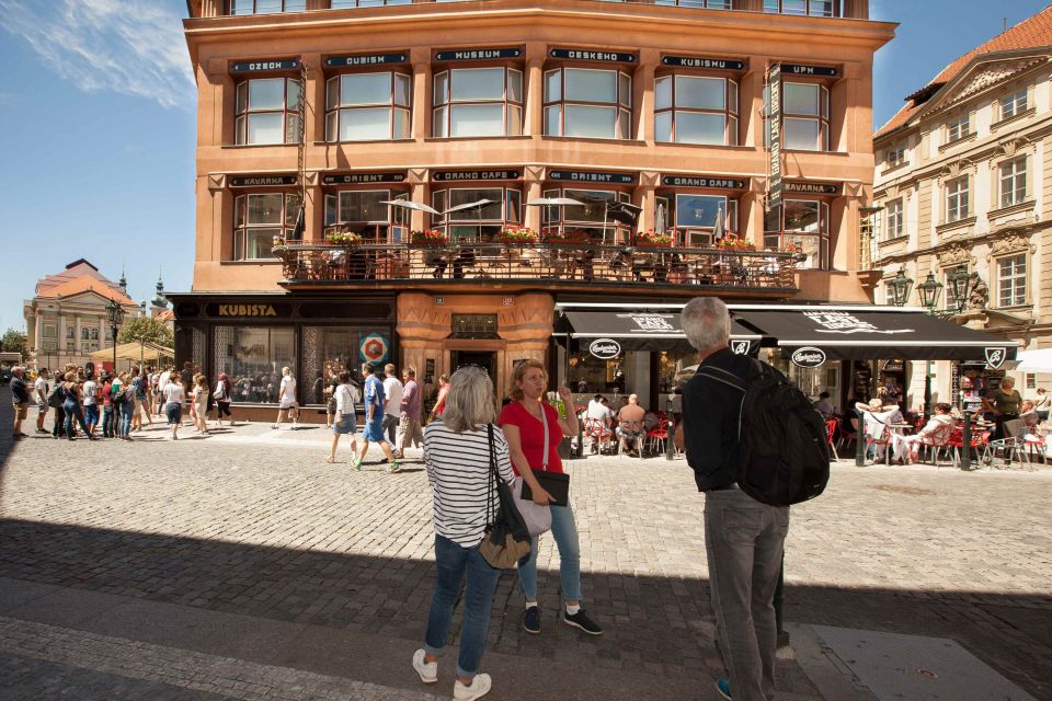 Prague: 6-Hour City Tour including Cruise and Lunch - Sticking with tram travel: why the Prague Castle approach is smart