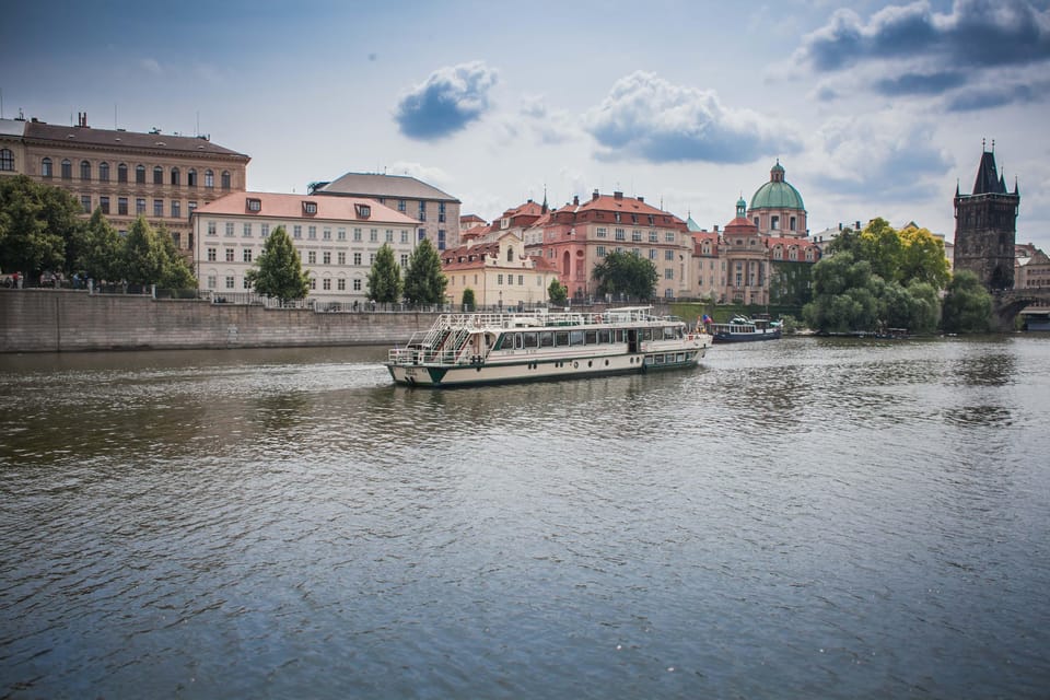 Prague: An unforgettable 2-hour cruise on the Vltava River. - On Board: Wi‑Fi, the Bar, and How to Avoid the Food Vibe Takeover
