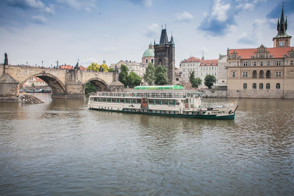 Prague: An unforgettable 2-hour cruise on the Vltava River. - Cruise Rhythm: How the 2 Hours Typically Feels